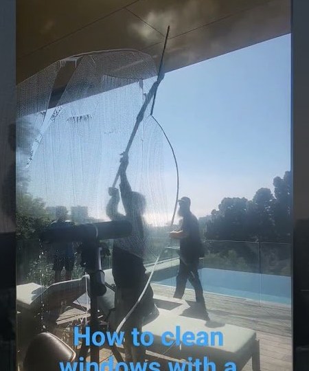 Skyworks Unlimited window cleaning with a water-fed pole